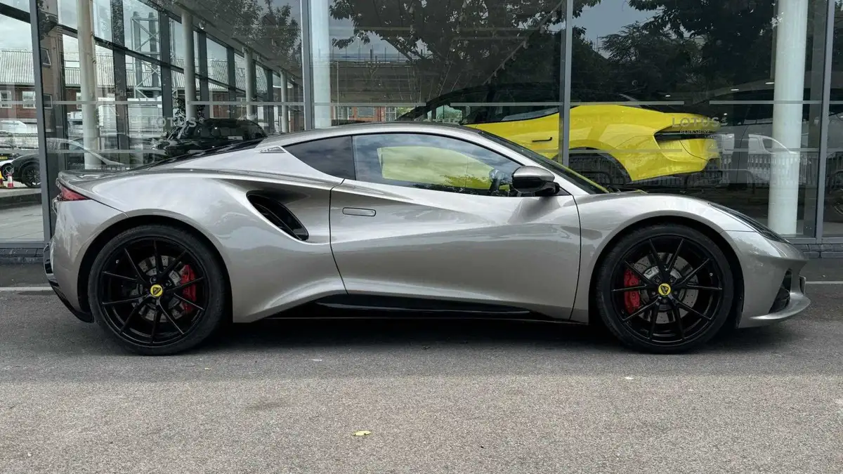 2023-lotus-emira-35-first-edition-v6-big-1