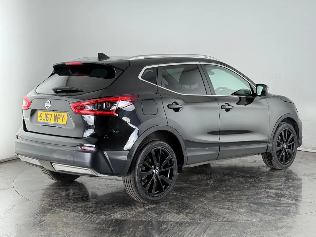 2017-nissan-qashqai-12-dig-t-n-connecta-glass-roof-pack-xtronic-cvt-big-3