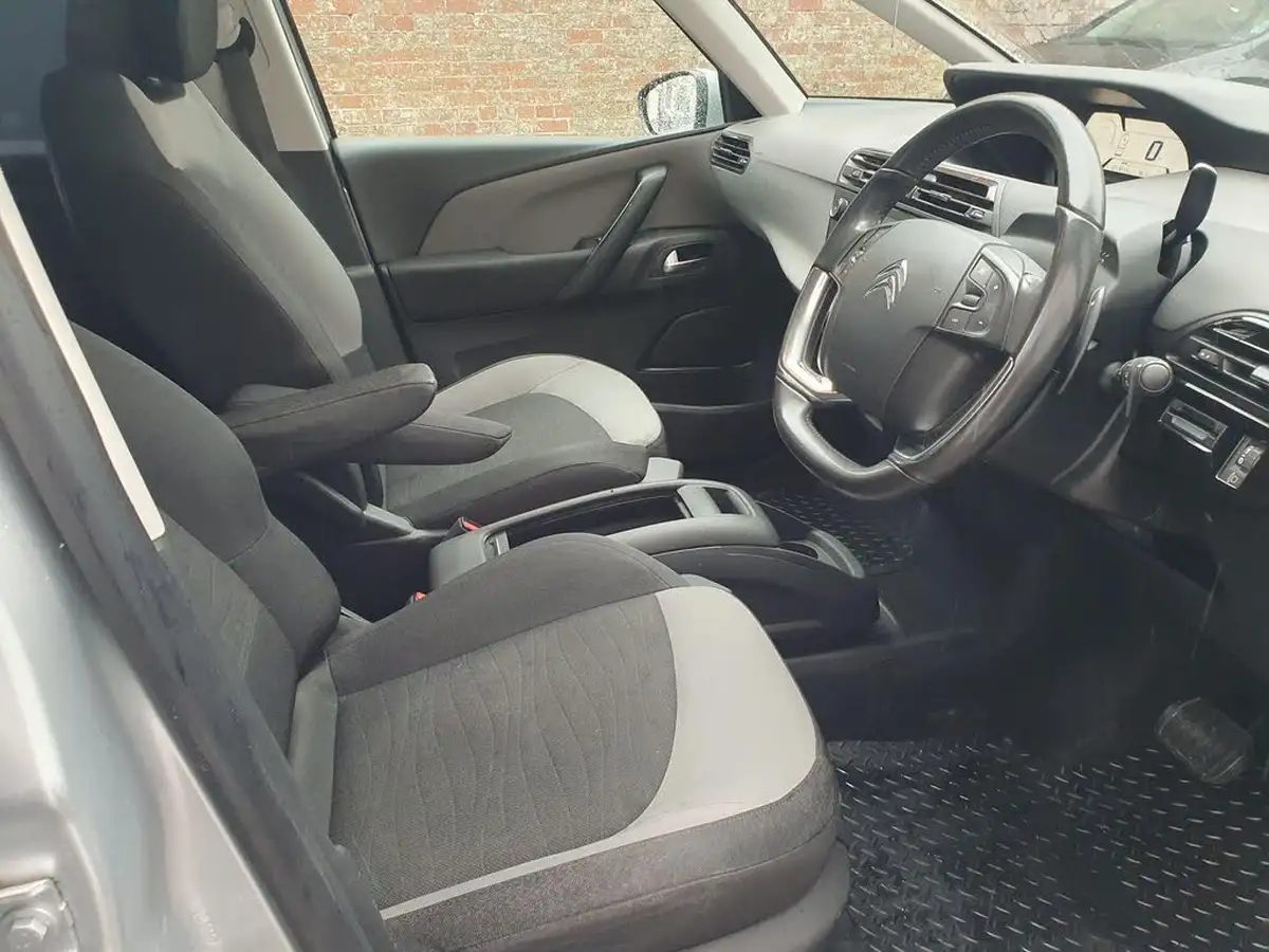 2016-citroen-c4-picasso-16bluehdi-vtr-120ps-eat6-big-15