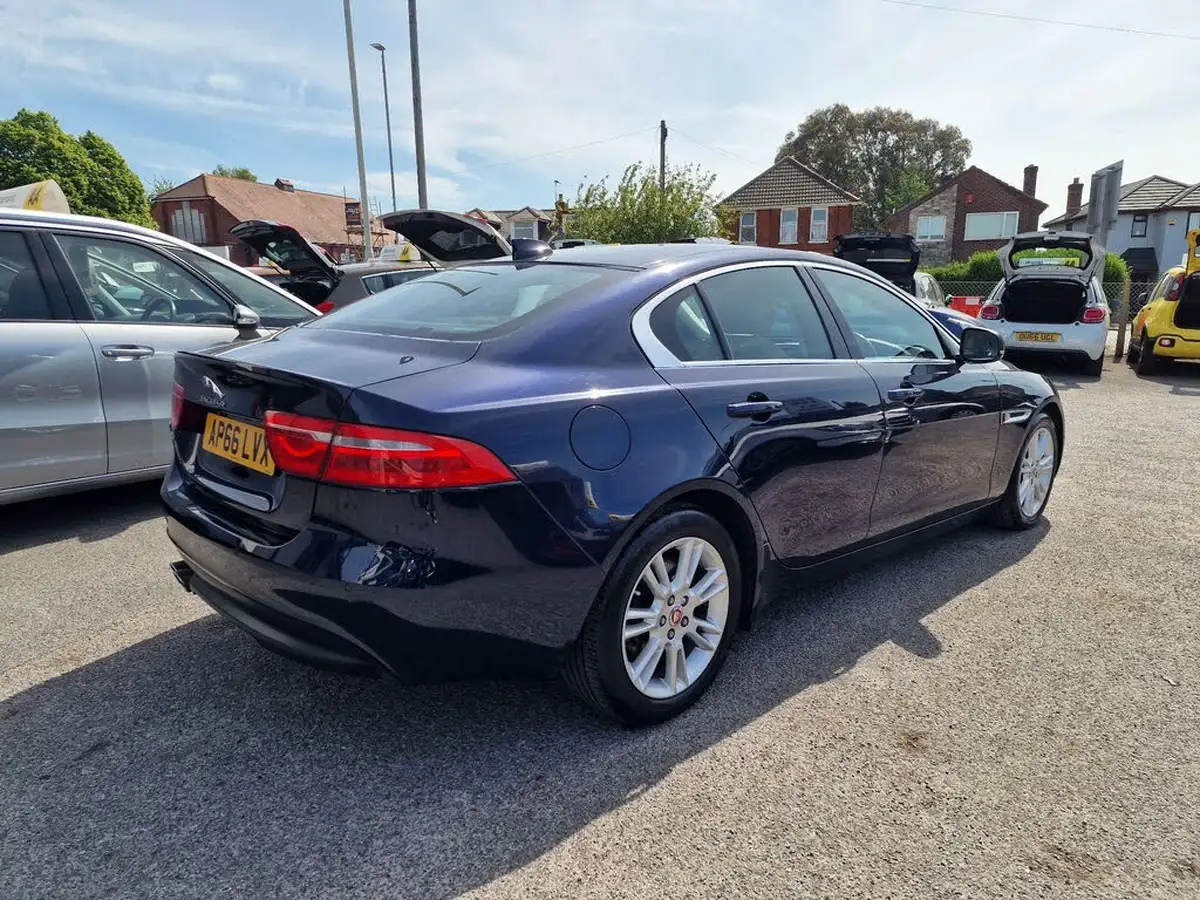 2017-jaguar-xe-20d-prestige-180ps-1999cc-auto-big-3