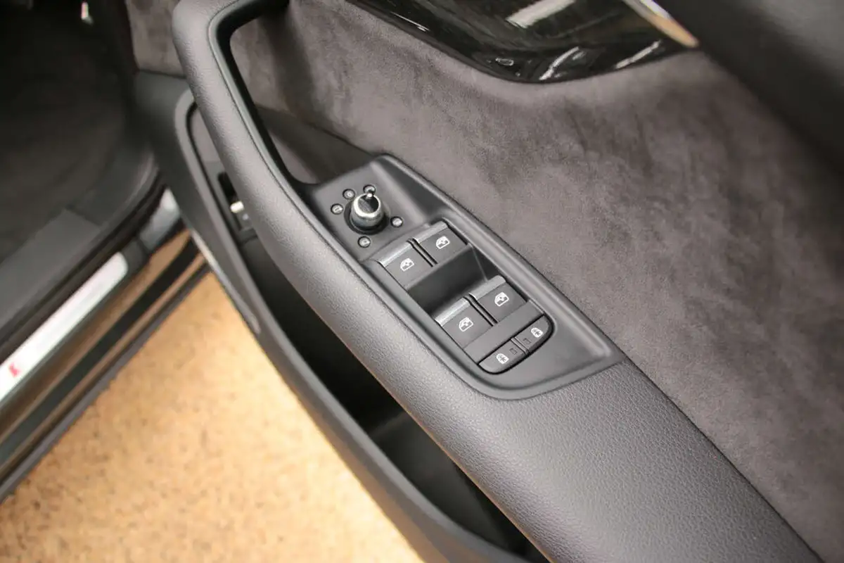 2022-audi-sq7-40-tfsi-black-edition-big-60