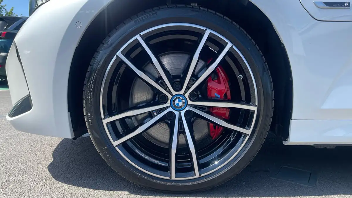 2022-bmw-3-series-20-330e-m-sport-touring-5d-big-16