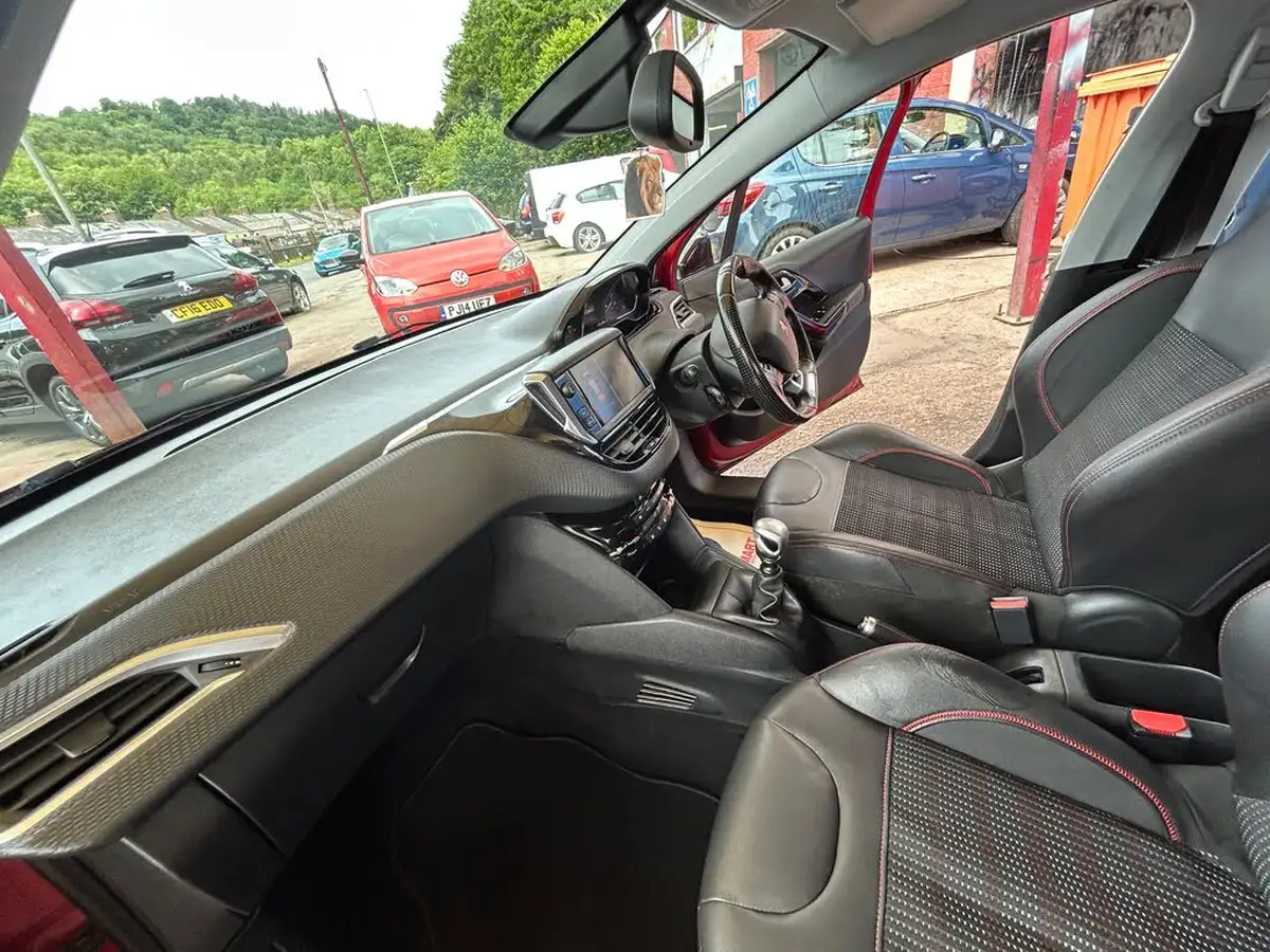 2017-peugeot-208-16bluehdi-gt-line-120bhp-ss-5d-big-8