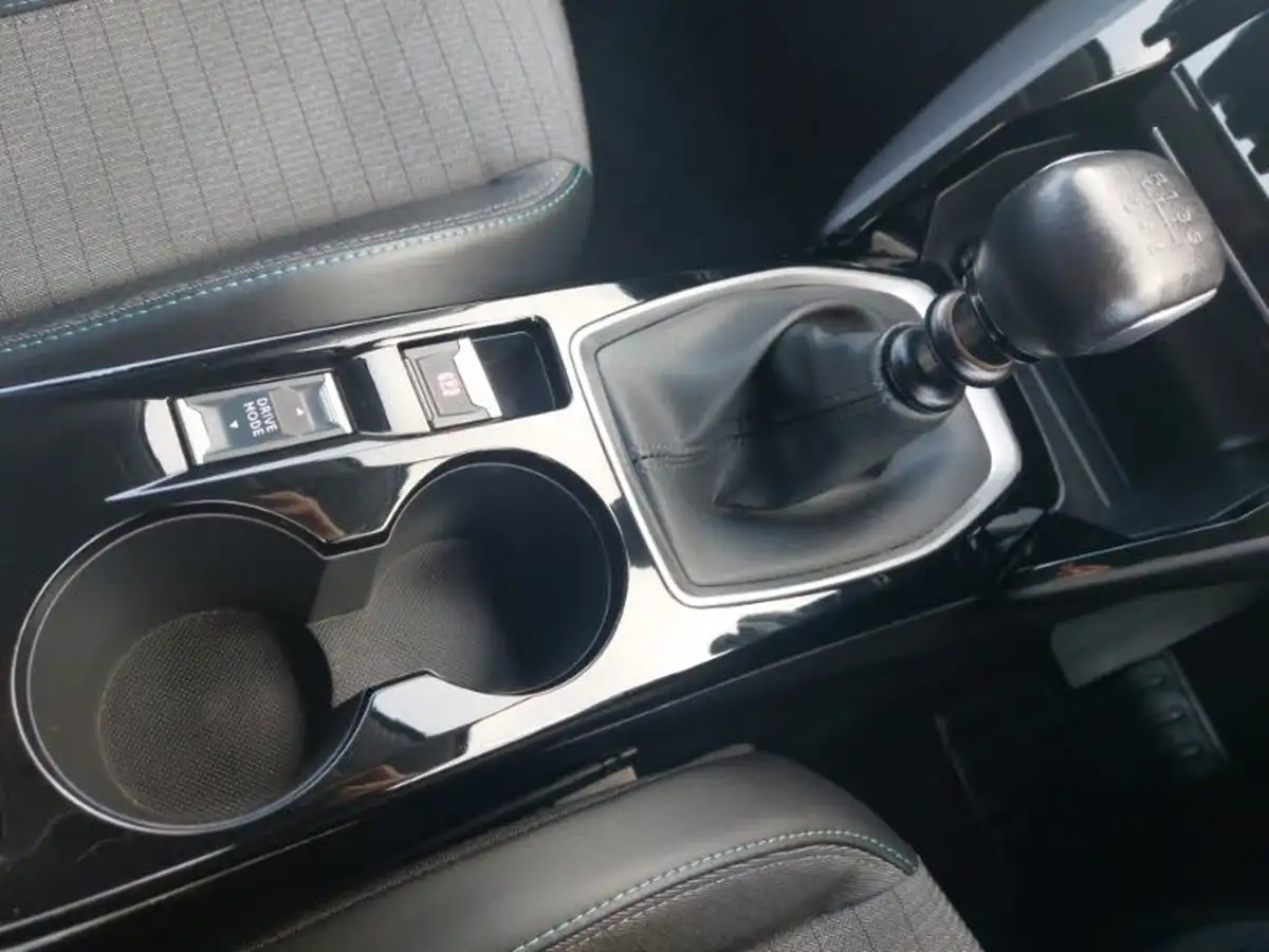2021-peugeot-208-12-puretech-allure-premium-100bhp-big-16