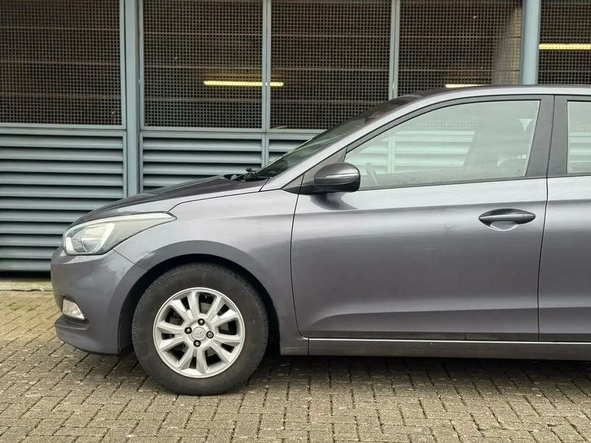 2017-hyundai-i20-12-se-hatchback-5d-big-10
