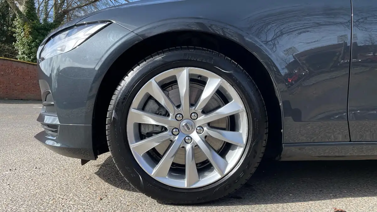 2018-volvo-v90-20-t4-momentum-big-13