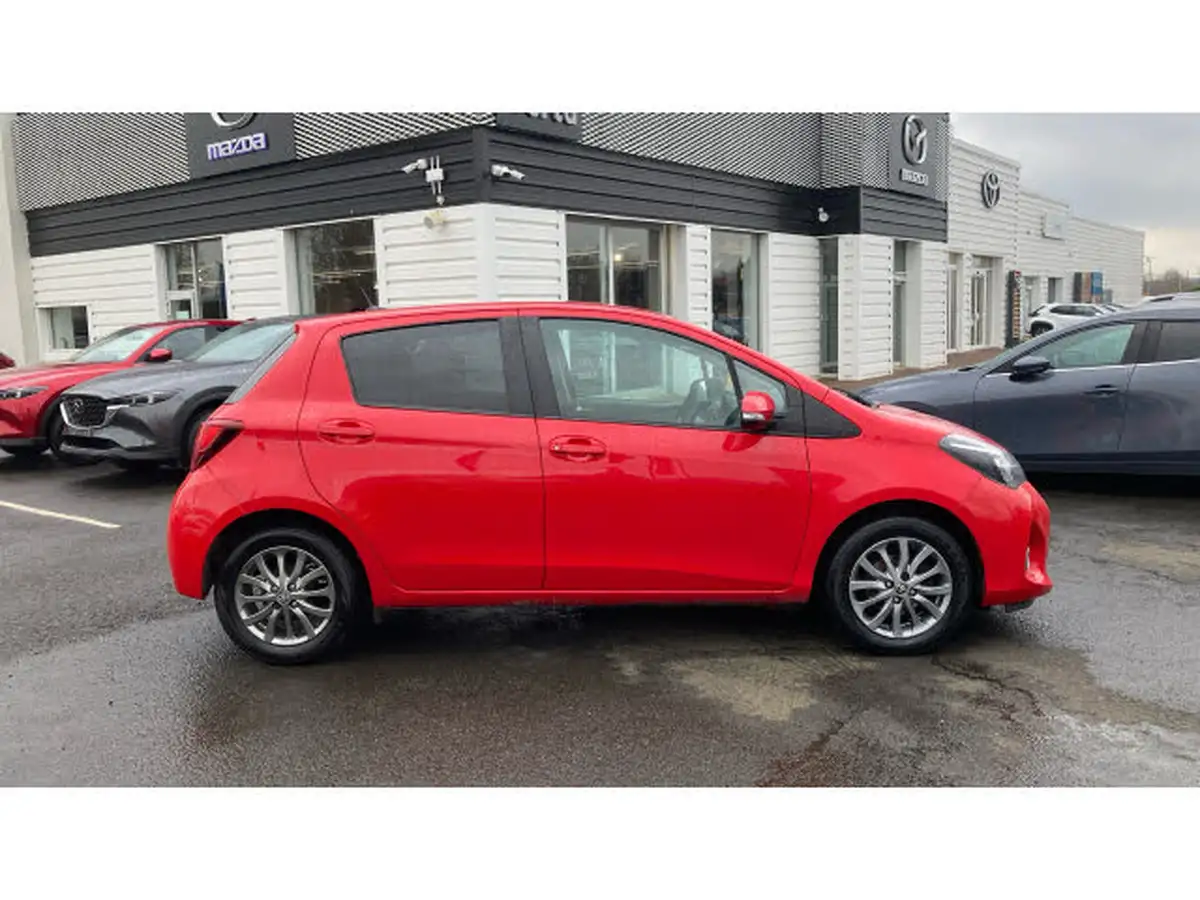 2017-toyota-yaris-133-icon-5d-big-15