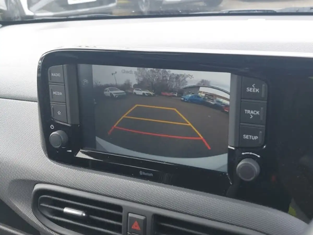 2022-hyundai-i10-10-se-connect-auto-big-10