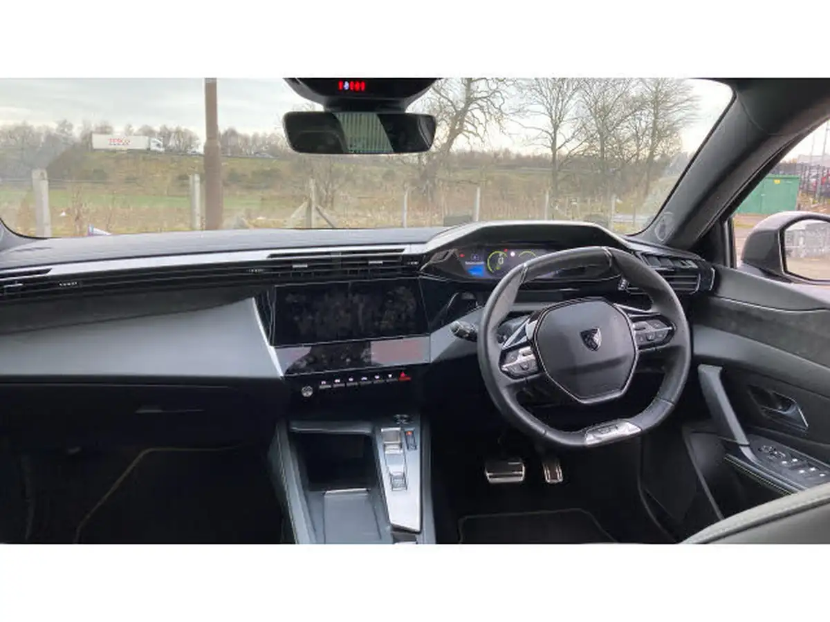 2024-peugeot-308-e-gt-big-9