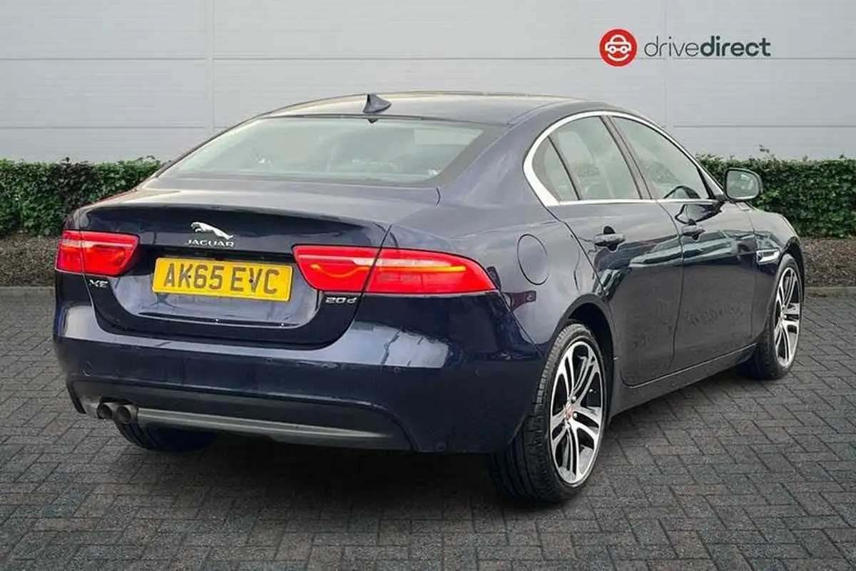 2015-jaguar-xe-20td-portfolio-180ps-auto-big-2