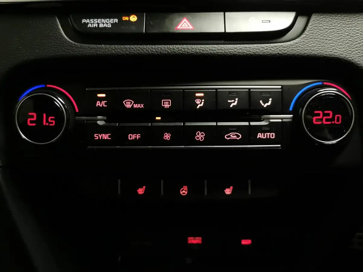 2022-kia-ceed-15-t-gdi-gt-line-big-23