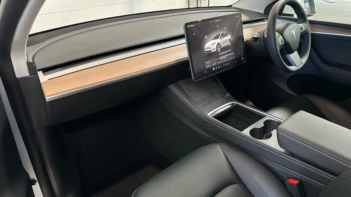 2024-tesla-model-y-e-long-range-306bhp-awd-big-9