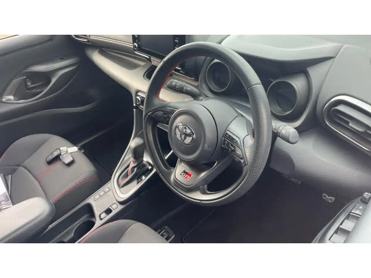 2023-toyota-yaris-15-vvt-i-gr-sport-114bhp-big-26