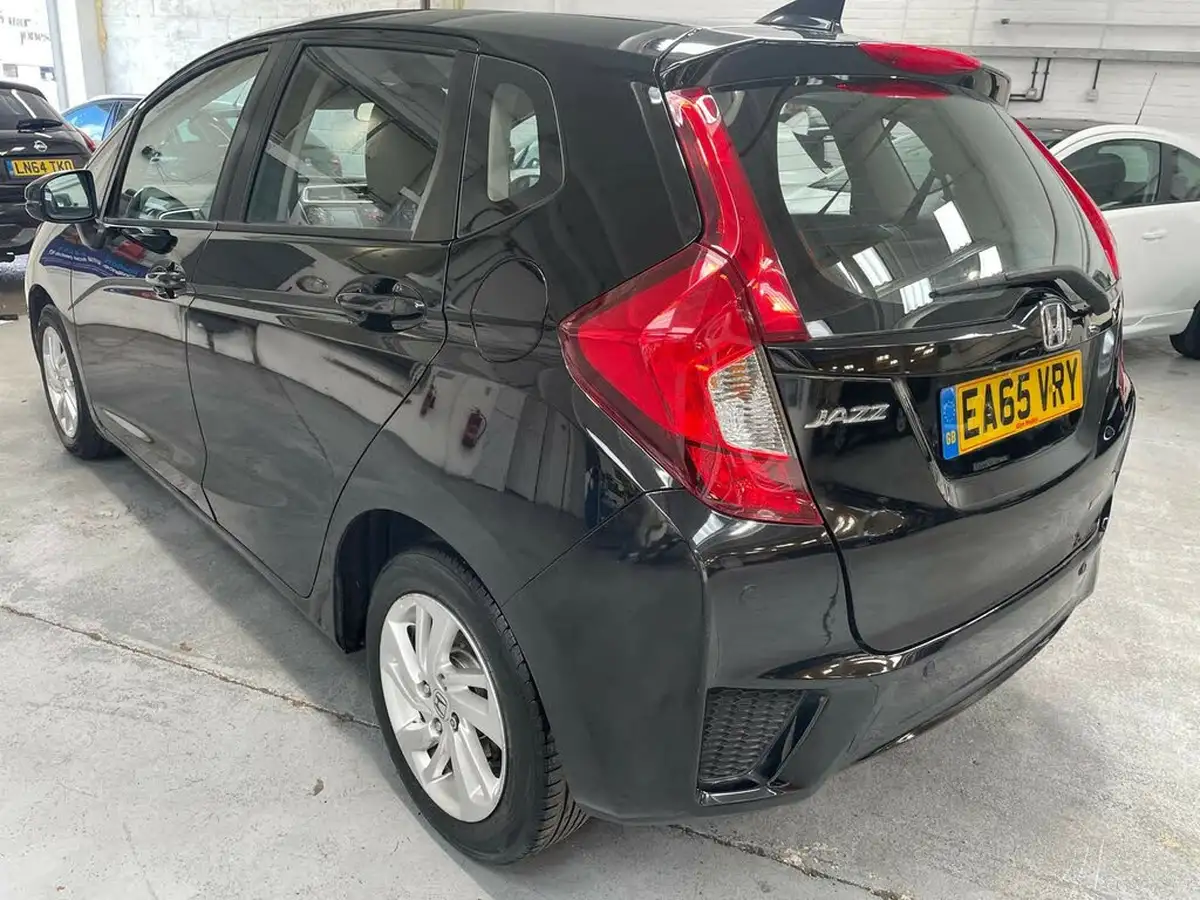 2015-honda-jazz-13-i-vtec-se-big-3