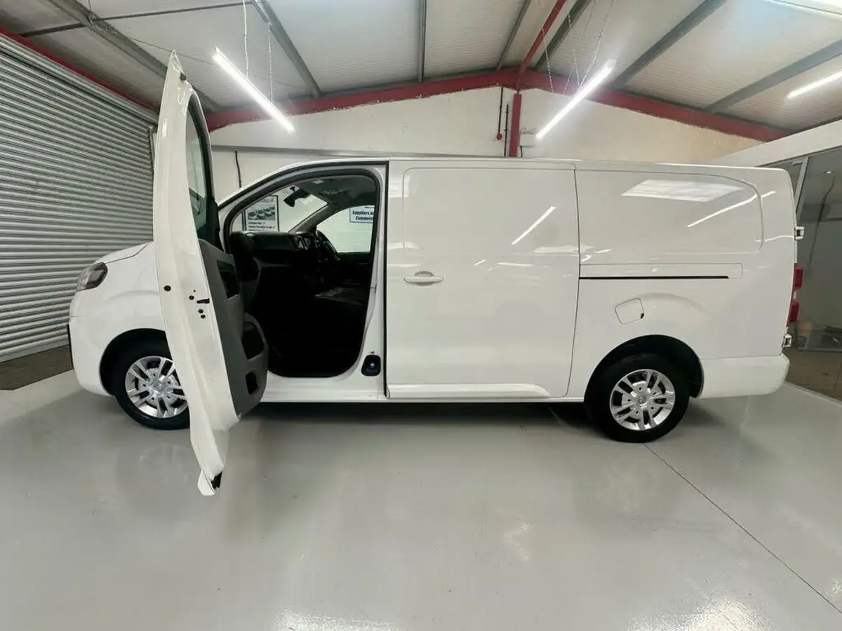 2022-vauxhall-vivaro-15td-2900-l2h1-sportive-big-0