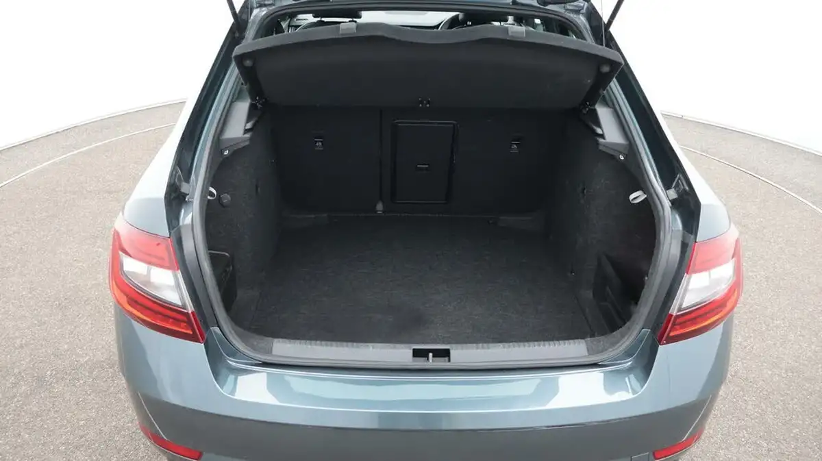 2019-skoda-octavia-20-tsi-laurin-klement-hatchback-big-17