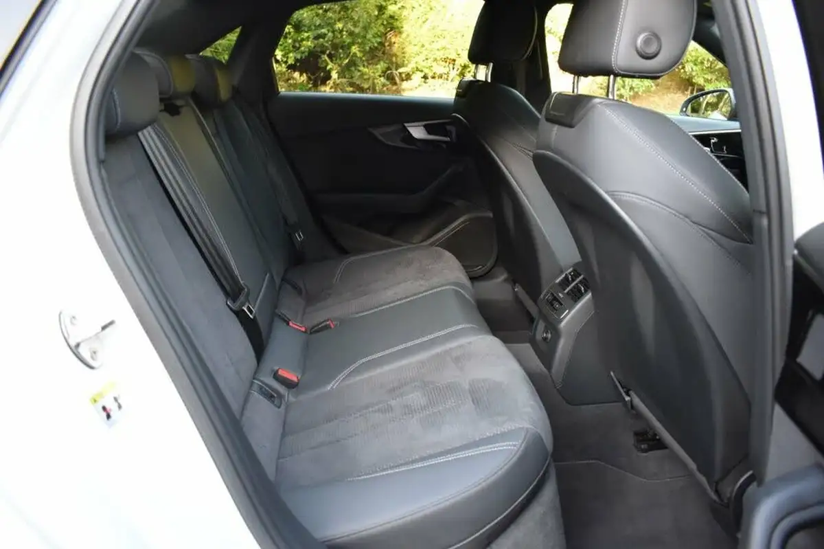 2022-audi-a4-20-35-tfsi-black-edition-s-tronic-big-6