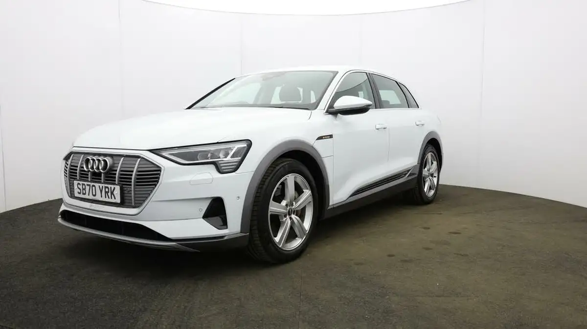 2021-audi-e-tron-50e-technik-station-wagon-big-35