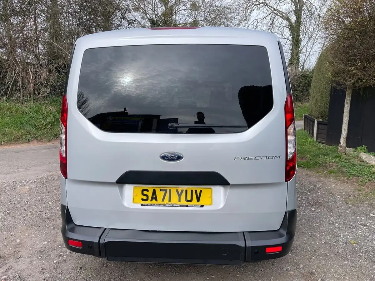 2021-ford-grand-tourneo-connect-15-zetec-120ps-big-14