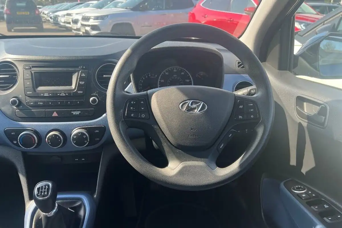 2016-hyundai-i10-10-se-big-18