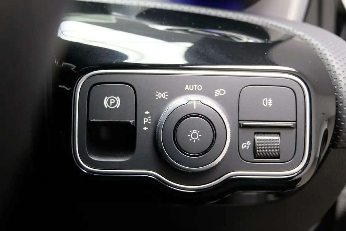 2023-mercedes-benz-a-class-13-a180-amg-line-executive-saloon-4d-7g-dct-big-19