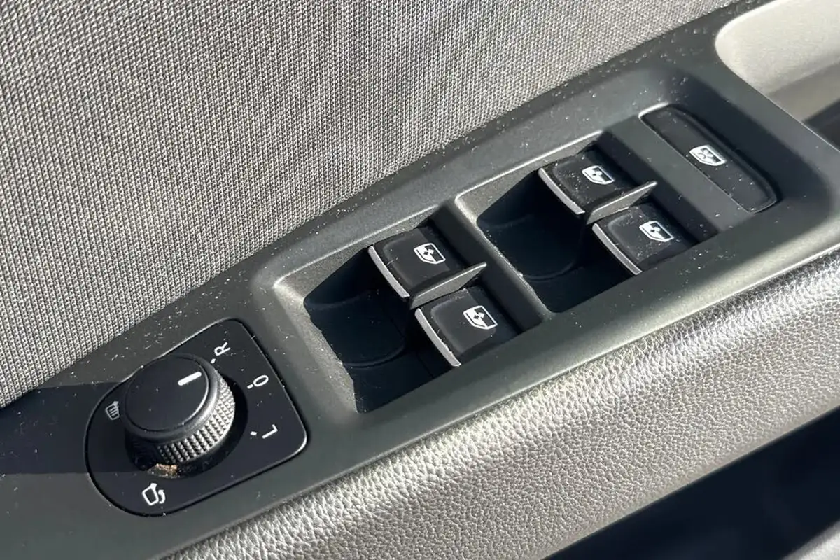 2018-seat-leon-14-ecotsi-fr-technology-estate-5d-dsg-big-39