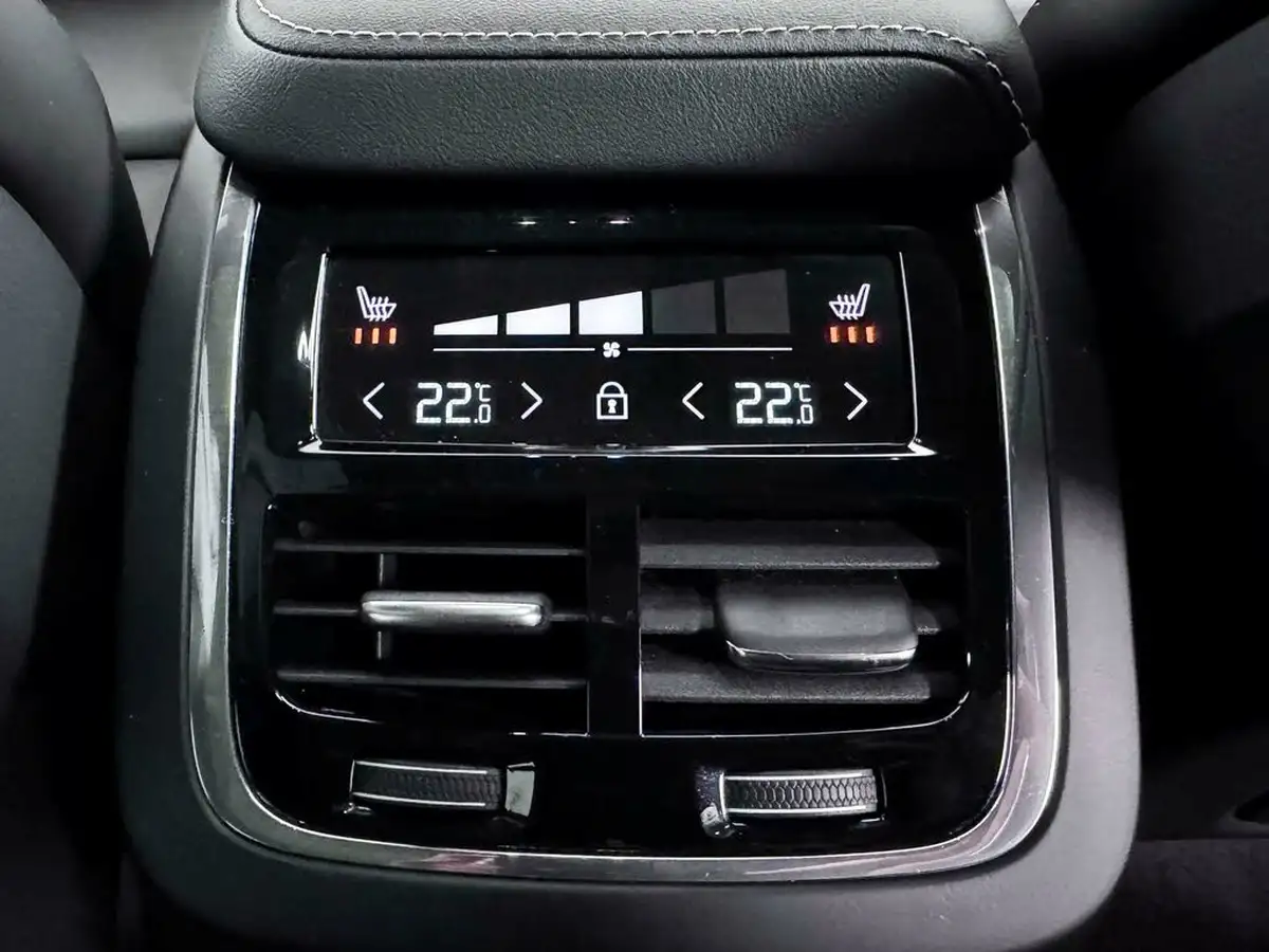 2021-volvo-xc60-20-b5-r-design-pro-awd-big-47