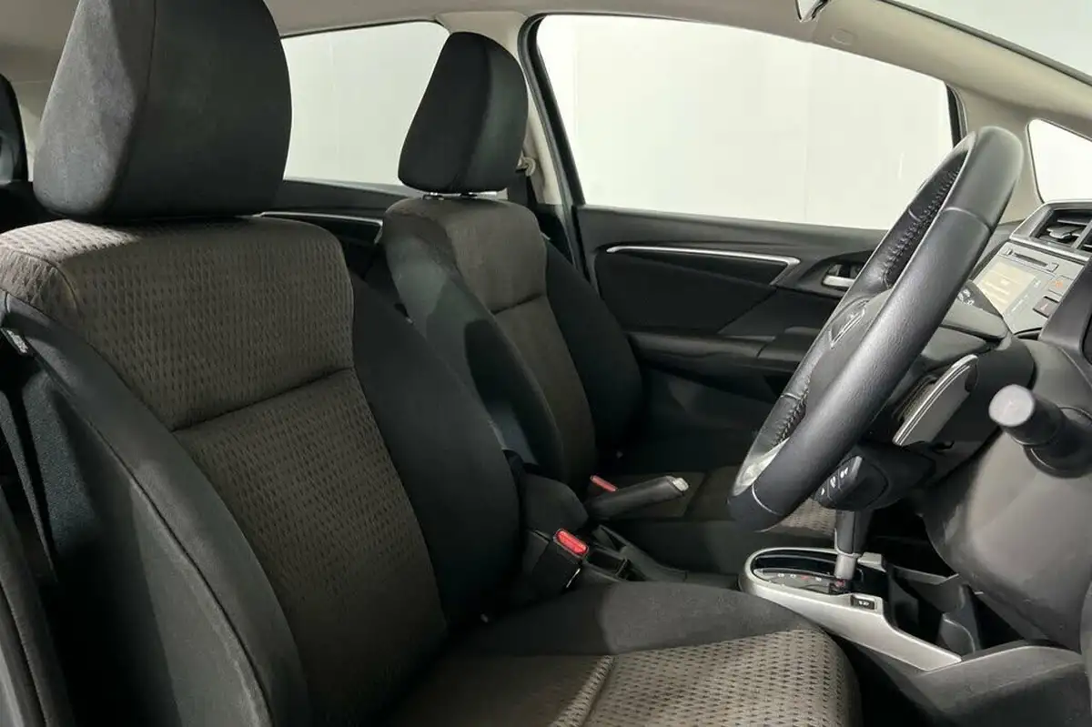 2020-honda-jazz-13-i-vtec-ex-navi-cvt-big-20