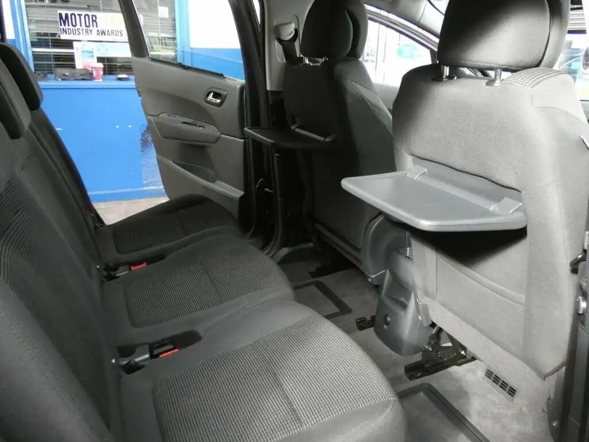 2014-peugeot-5008-16hdi-active-big-48