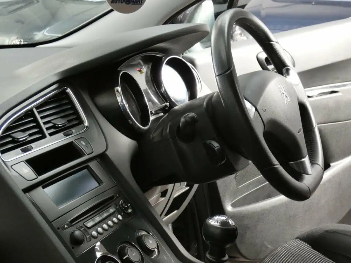 2014-peugeot-5008-16hdi-active-big-72