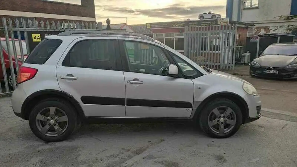 2010-suzuki-sx4-big-5