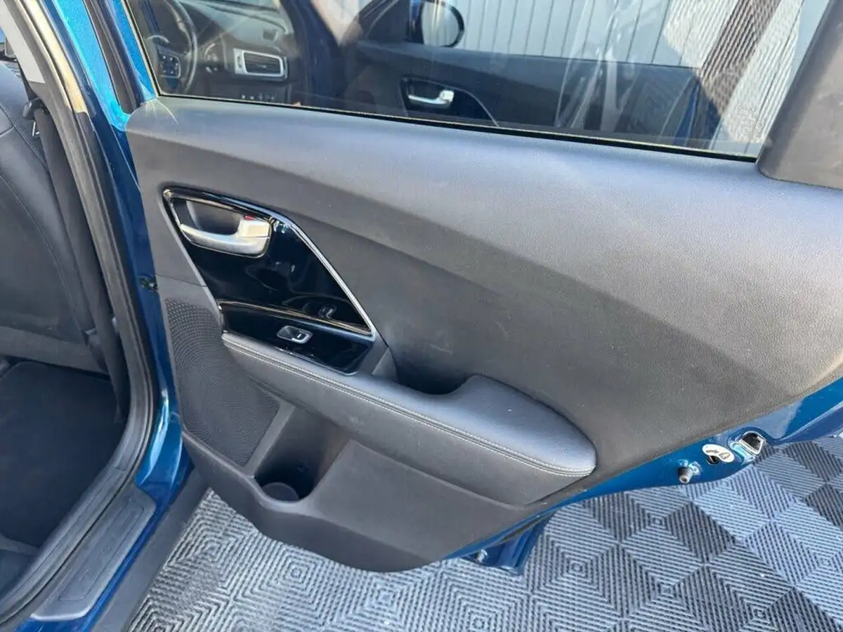 2017-kia-niro-16-gdi-2-156kwh-lithium-ion-big-25