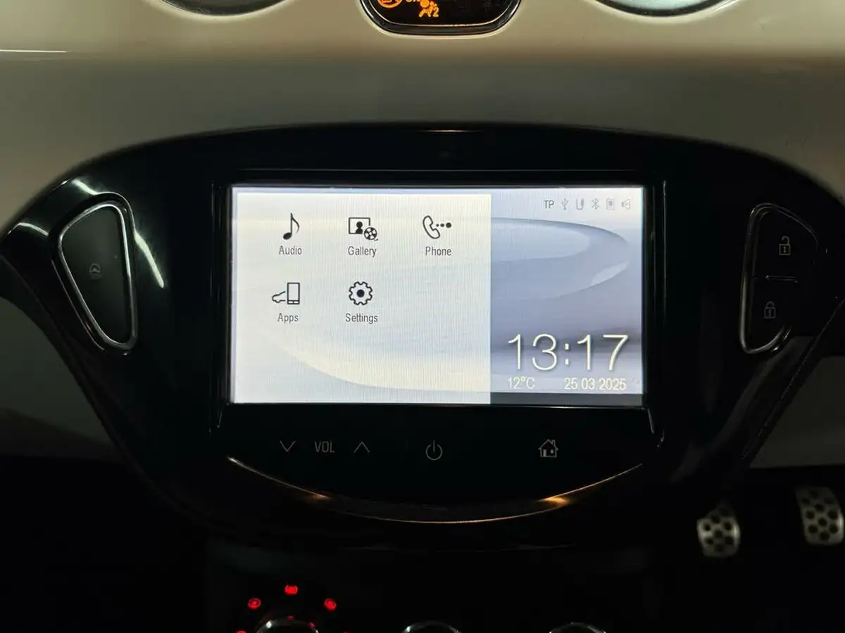 2014-vauxhall-adam-14-white-edition-big-8