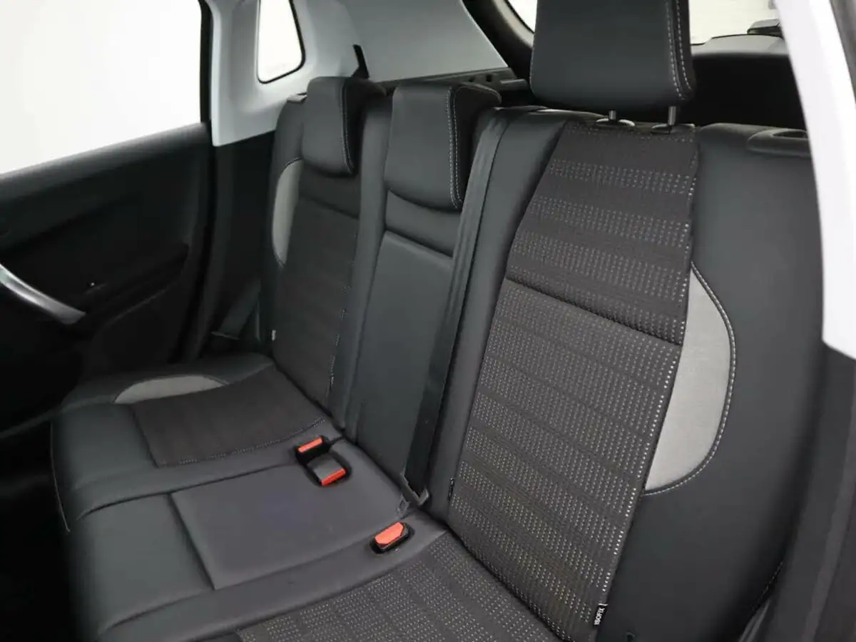 2019-peugeot-2008-suv-12-puretech-allure-110bhp-eat6-big-9