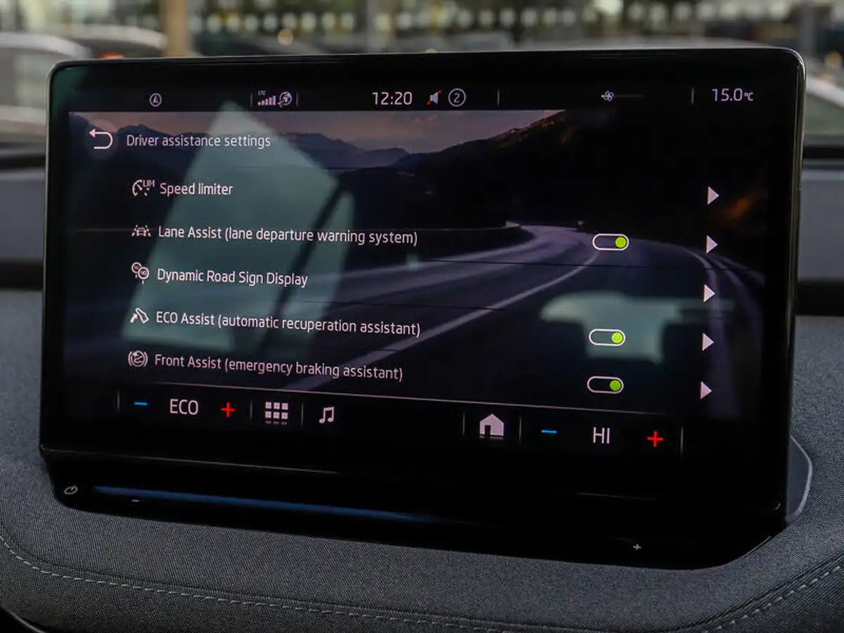 2022-skoda-enyaq-e-80-82-kwh-big-16