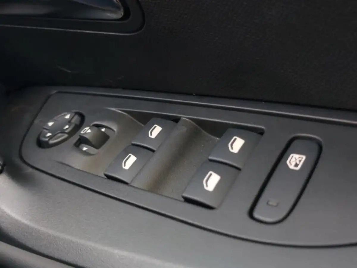 2024-peugeot-2008-suv-12-puretech-allure-130ps-big-15