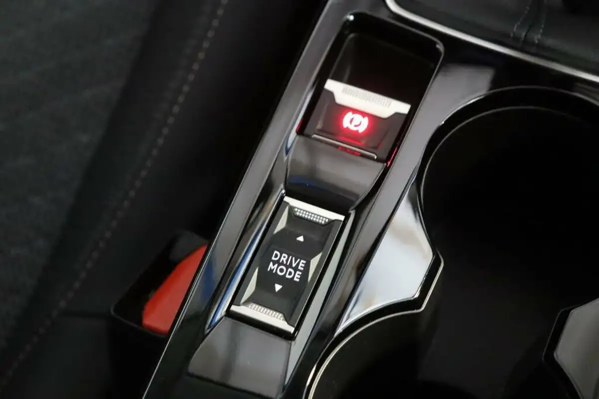 2024-peugeot-208-12-puretech-allure-big-30