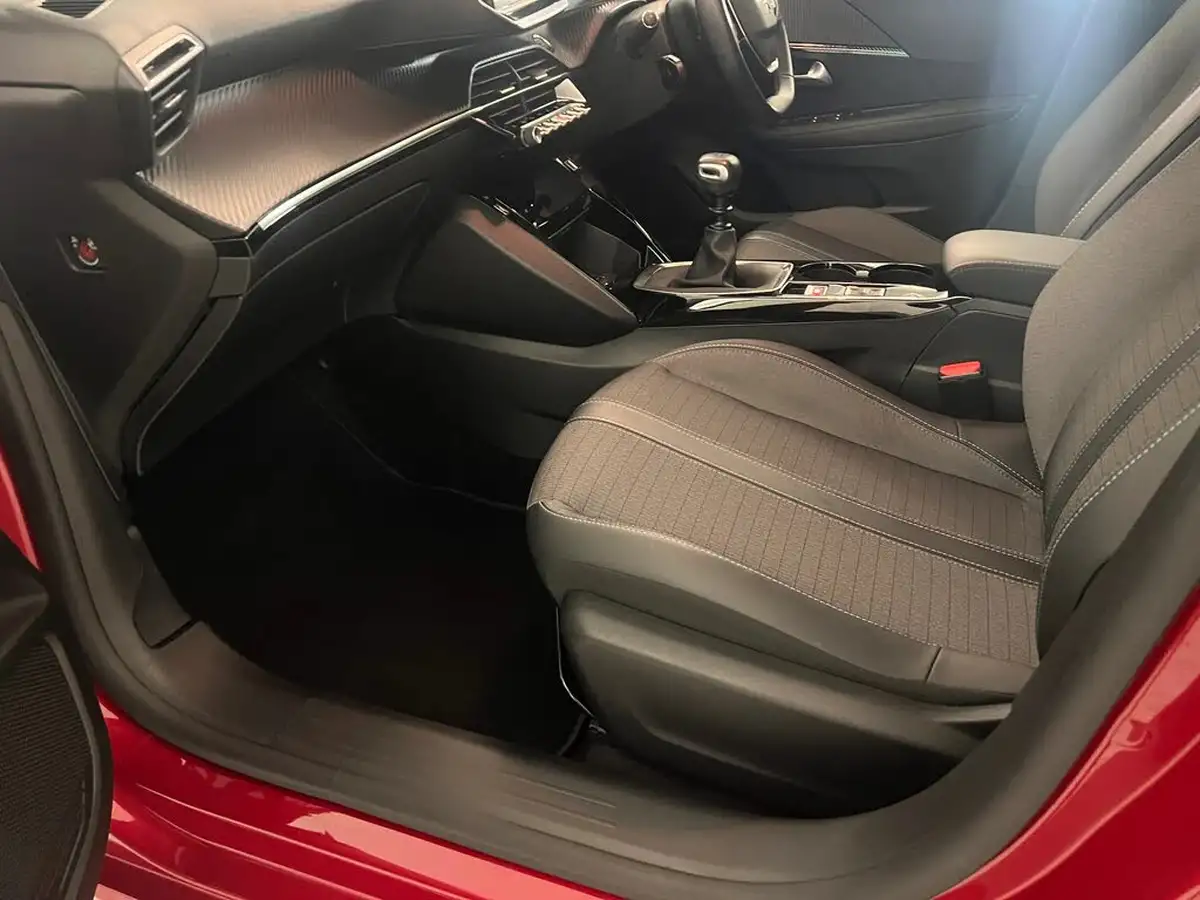 2020-peugeot-208-12-puretech-allure-100bhp-big-30