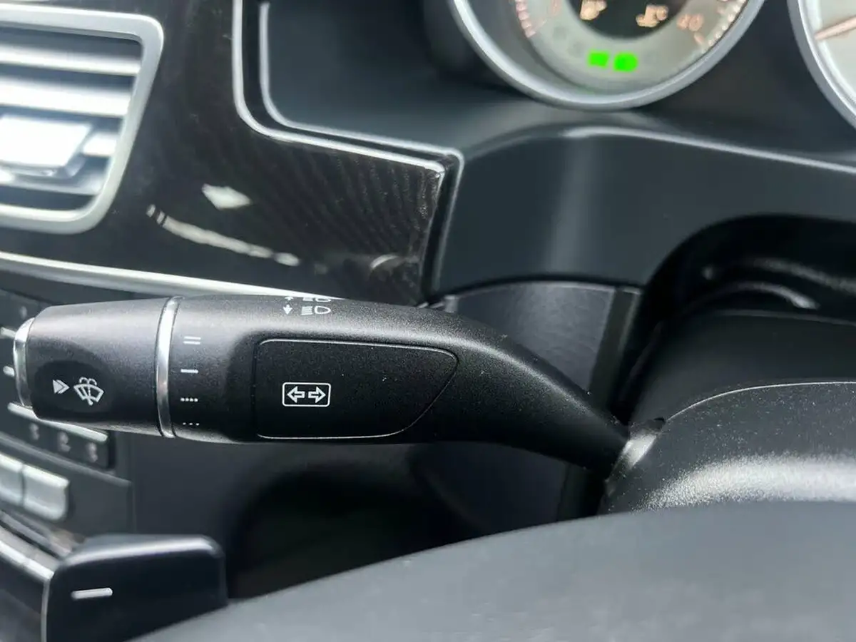 2015-mercedes-benz-e-class-21cdi-e220-se-saloon-4d-big-24