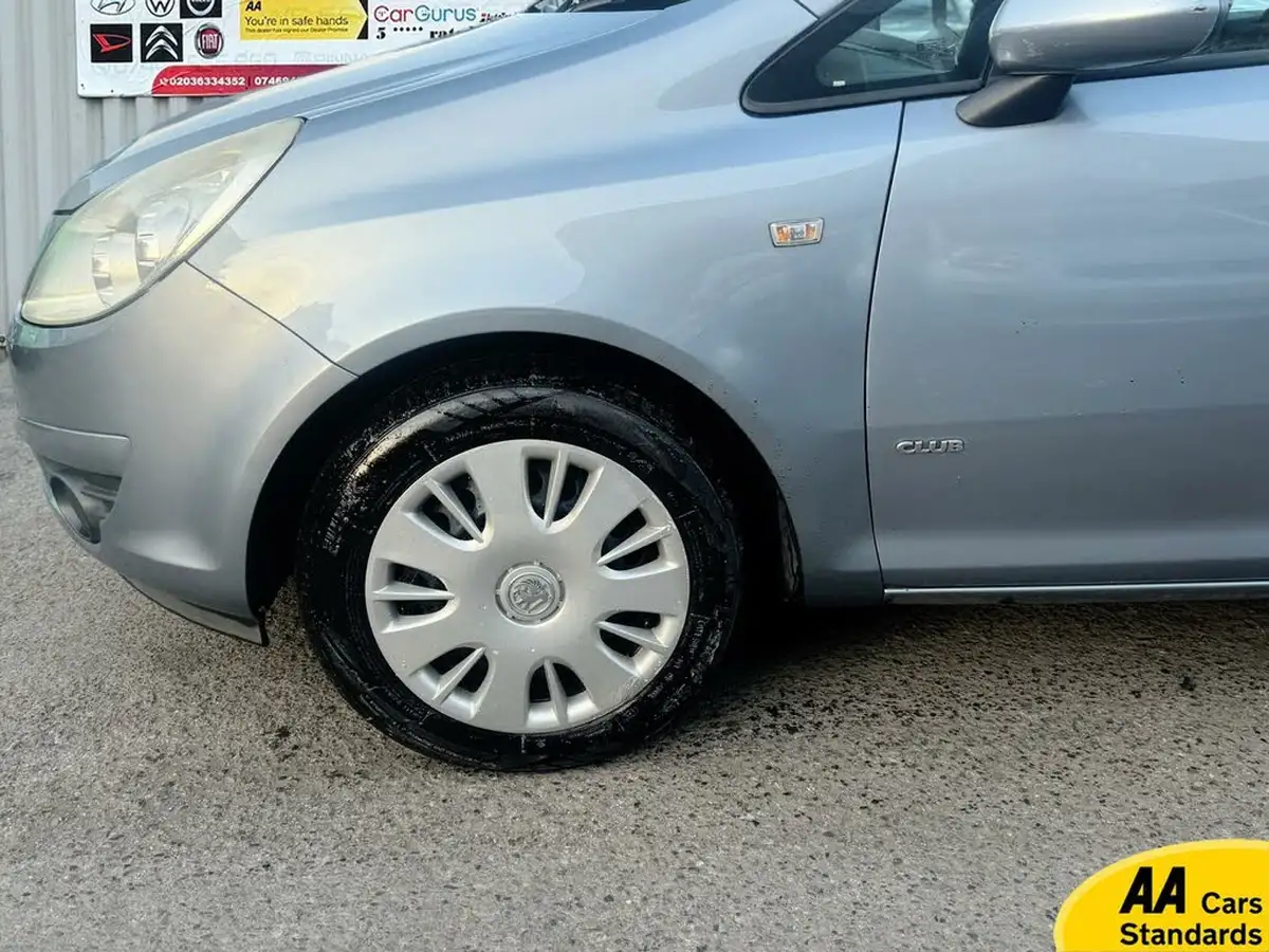 2008-vauxhall-corsa-14-club-ac-hatchback-5d-auto-big-3