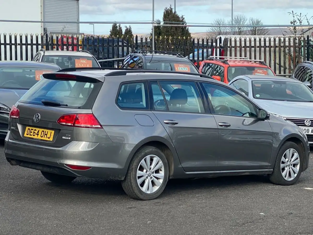 2014-volkswagen-golf-16tdi-se-bmtss-estate-5d-dsg-big-11