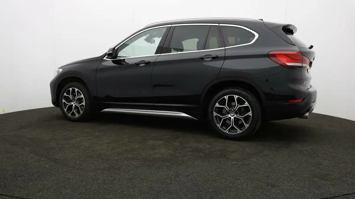 2021-bmw-x1-20-xdrive20i-xline-big-3