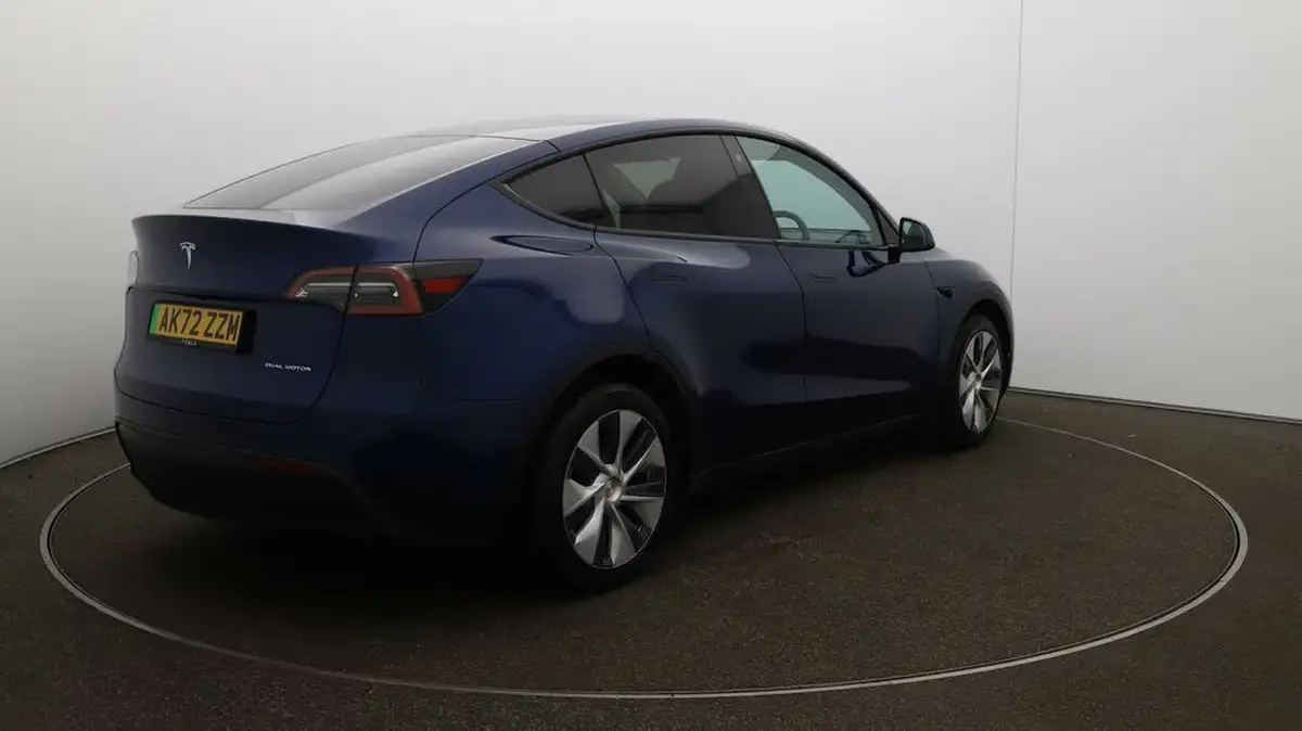 2022-tesla-model-y-e-long-range-big-7