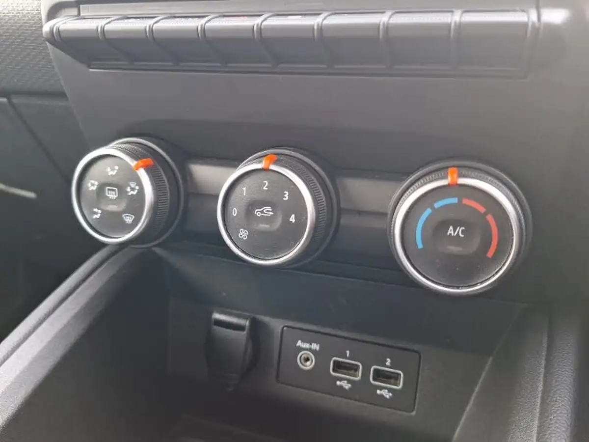 2021-renault-clio-10-sce-play-75bhp-big-12
