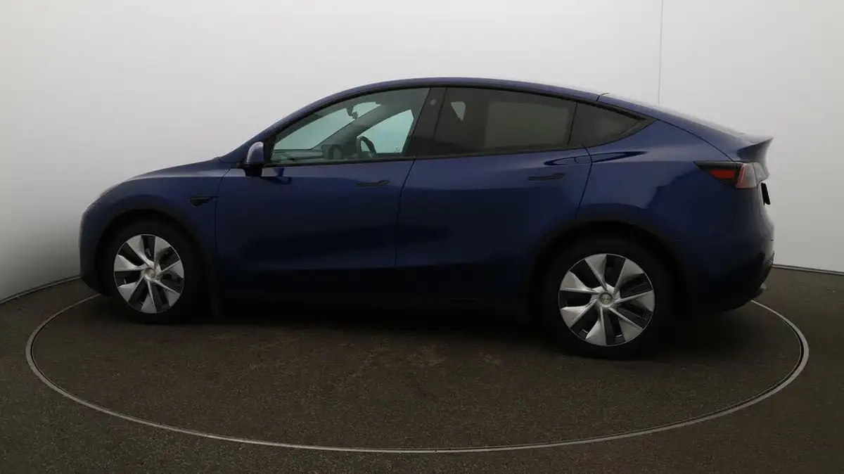 2022-tesla-model-y-e-long-range-big-49