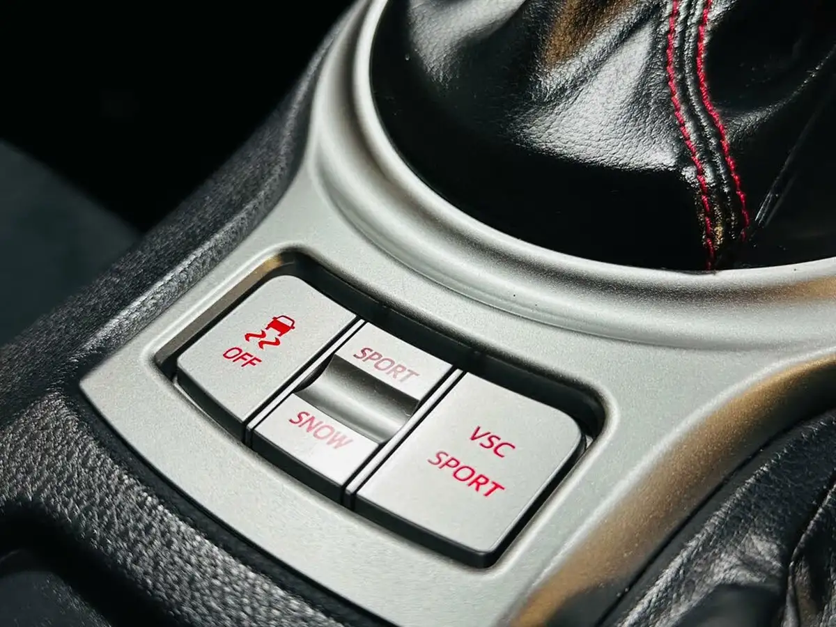 2015-toyota-gt86-big-47