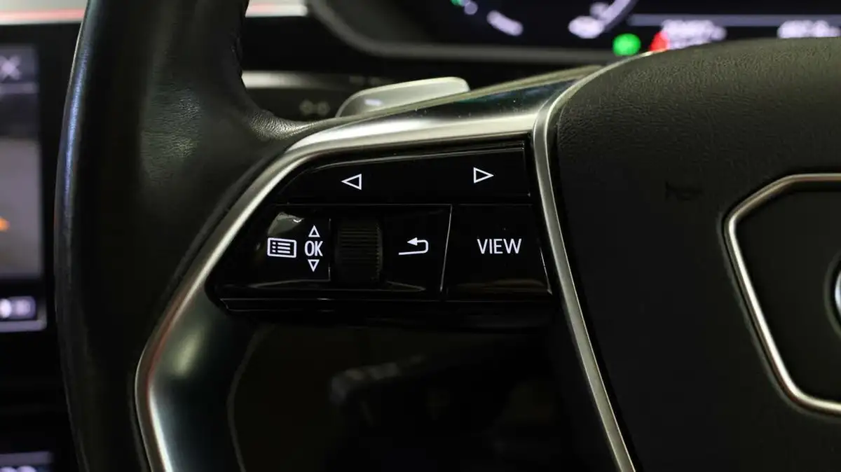 2021-audi-e-tron-50e-technik-station-wagon-big-22