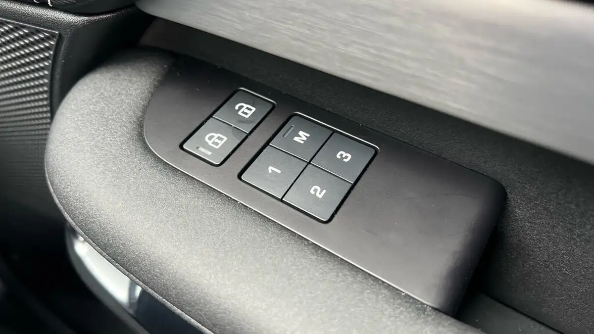 2024-land-rover-discovery-30-d350-dynamic-hse-big-26