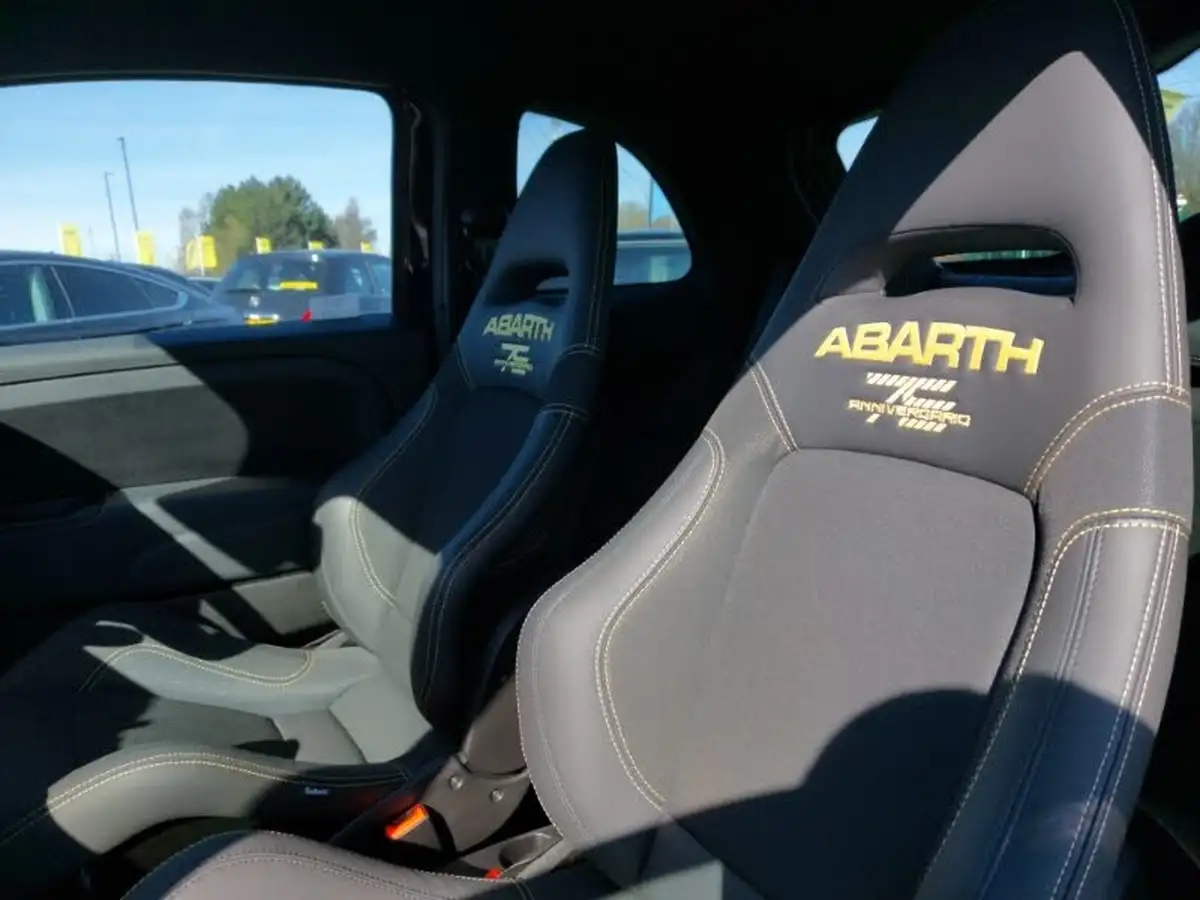 2024-abarth-695-14-tjet-75th-anniversario-big-11