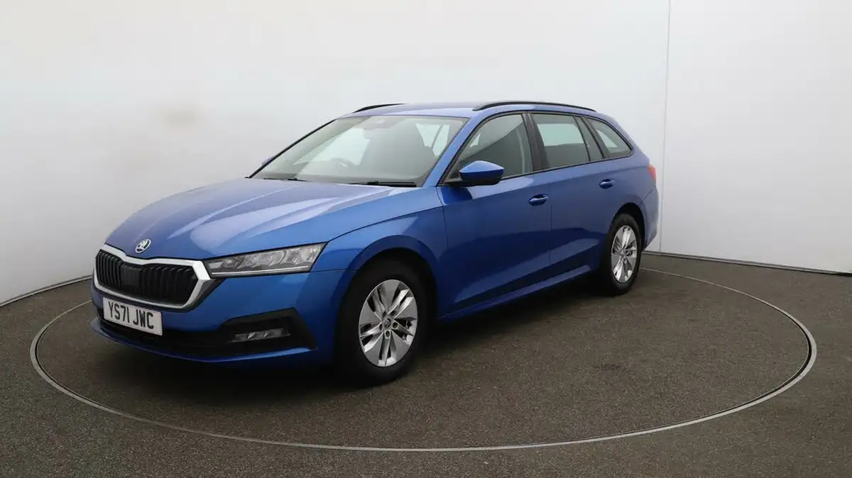 2022-skoda-octavia-10-tsi-se-technology-109ps-hatchback-big-2